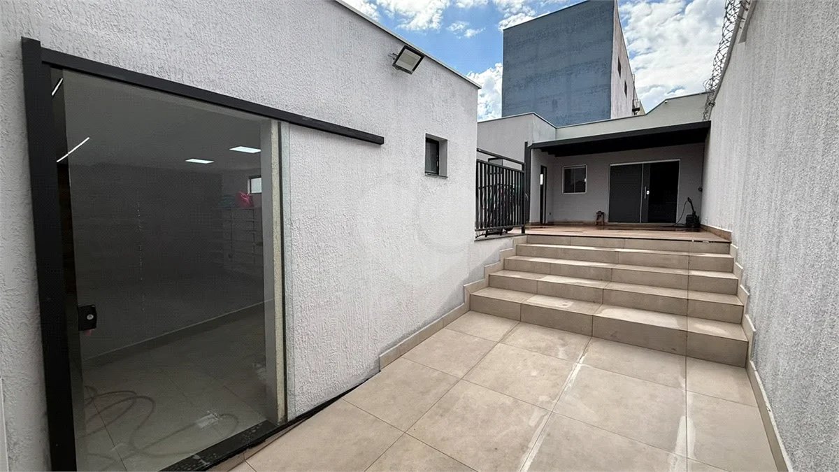 Casa a venda, composta por 2 casas separadas no Jaraguá em Piracicaba - SP.