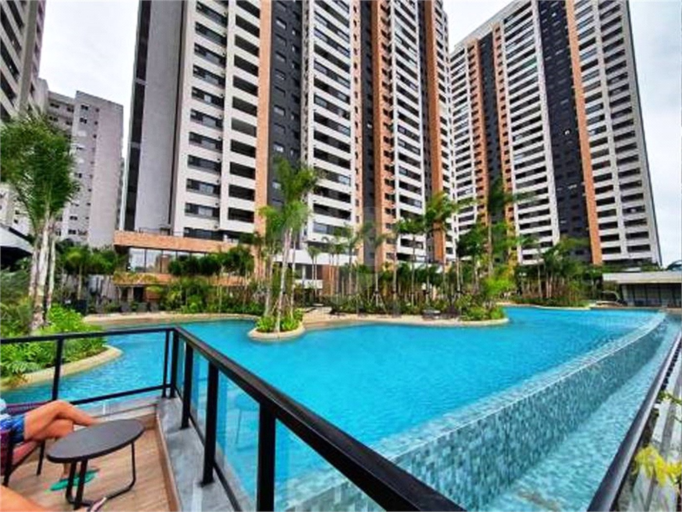 Magnífica Cobertura Penthouse à venda no condomínio Piscine Resort.