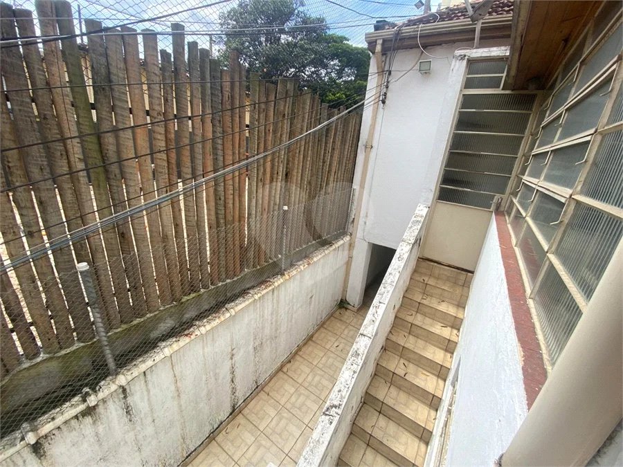 Terreno 10 X 30m,ideal para construtor, com casa principal, mais 3 casas no mesmo terreno e gerando renda, em Perdizes - São Paulo