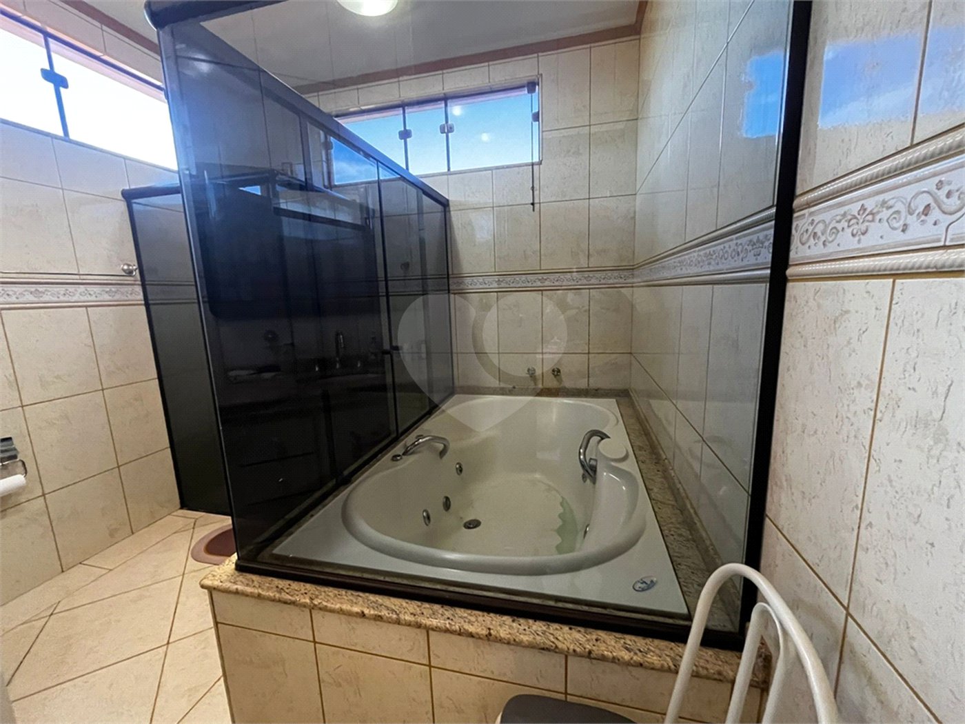 Casa à Venda na Rua Principal do Parque Fehr com Aquecedor Solar