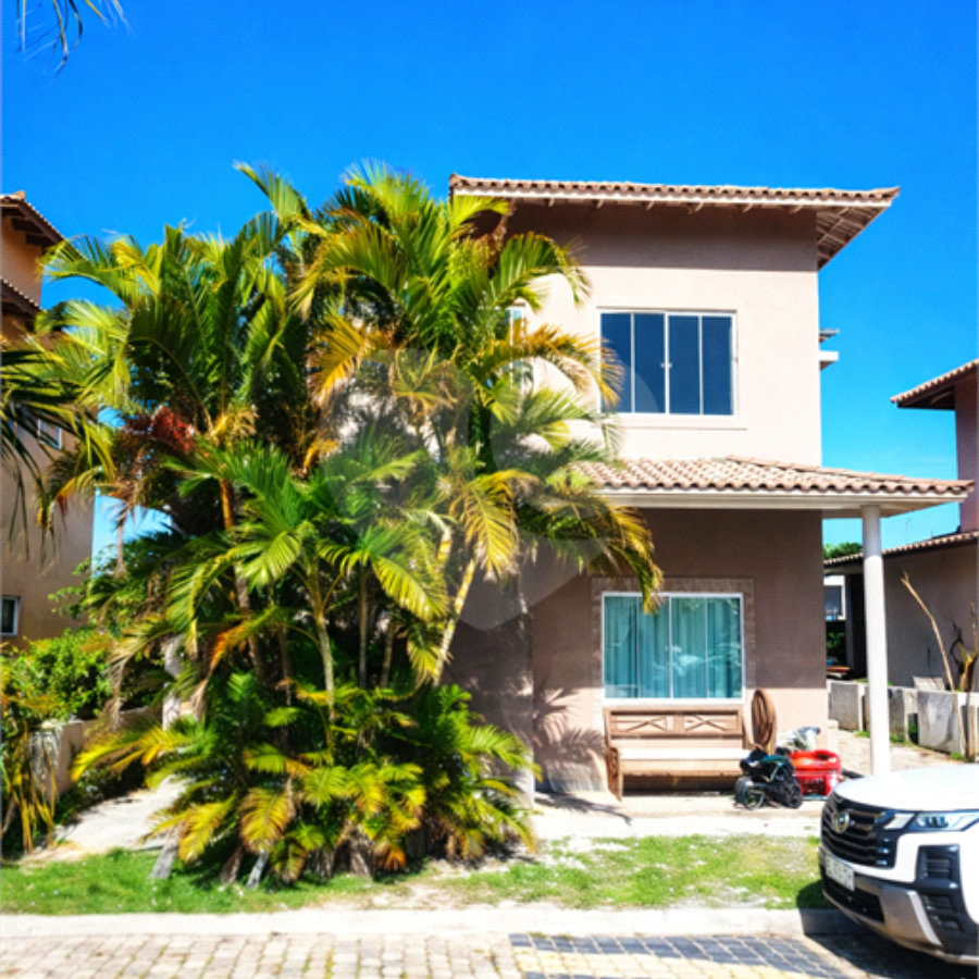 CASA À VENDA EM CONDOMÍNIO COMPLETO