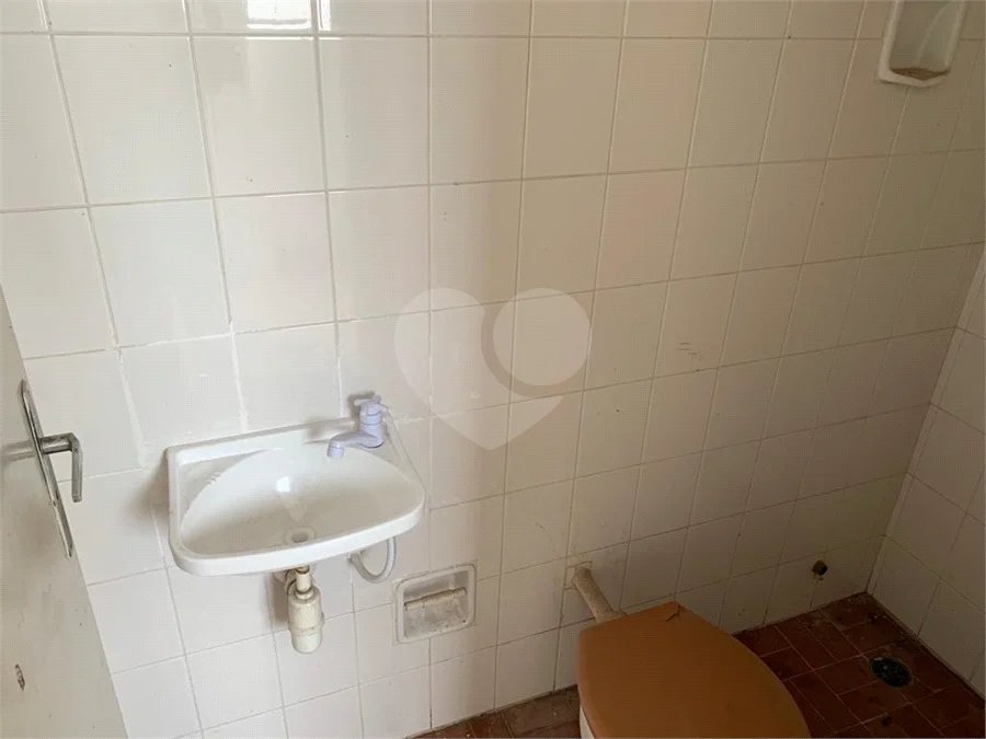 Casa espaçosa com 3 quartos, suíte, quintal e 2 vagas na Vila Santa Catarina