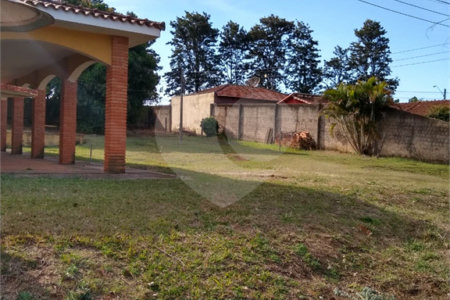 Chácara em água vermelha, localizada em ponto comercial.