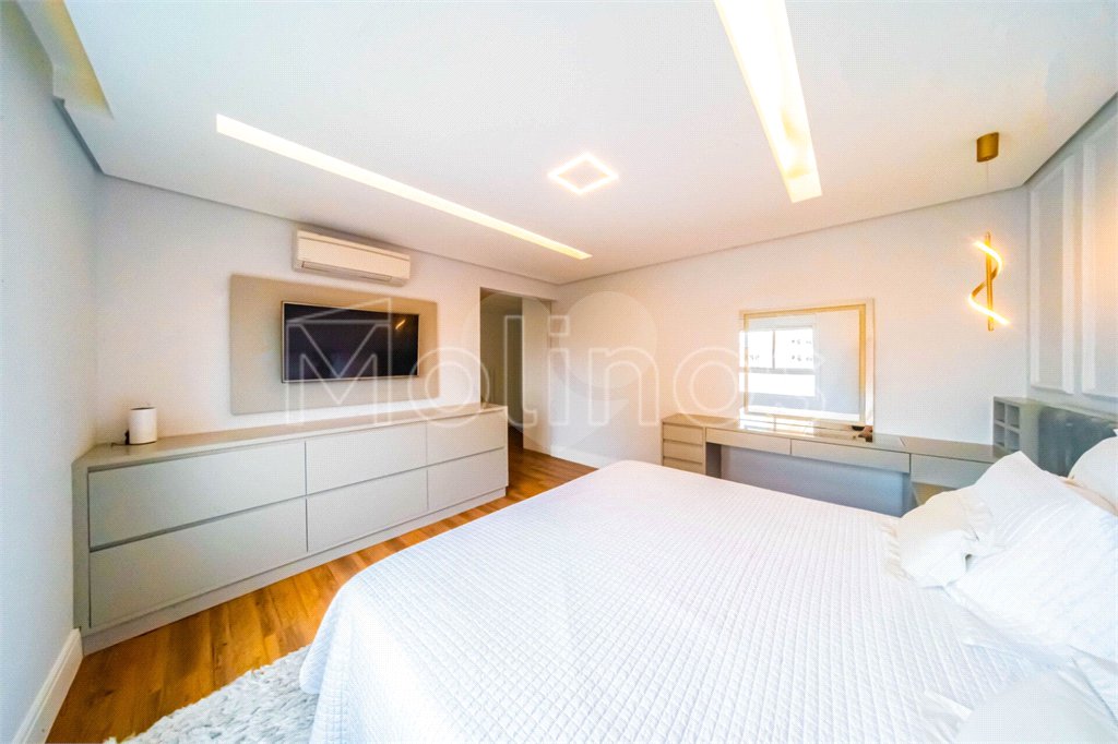 Apartamento na Mooca com 204m² com sacada gourmet com 4 suítes e 4 vagas condominio clube Aceita Permuta