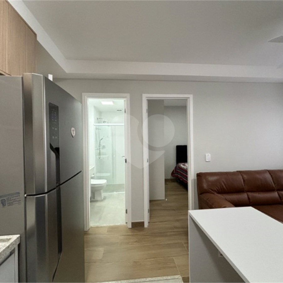 Apartamento com dois dormitórios, sem vaga de garagem, 2 minutos da estação Republica