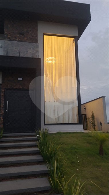 Linda casa em condomínio fechado, unindo conforto, lazer e segurança para você e sua família!