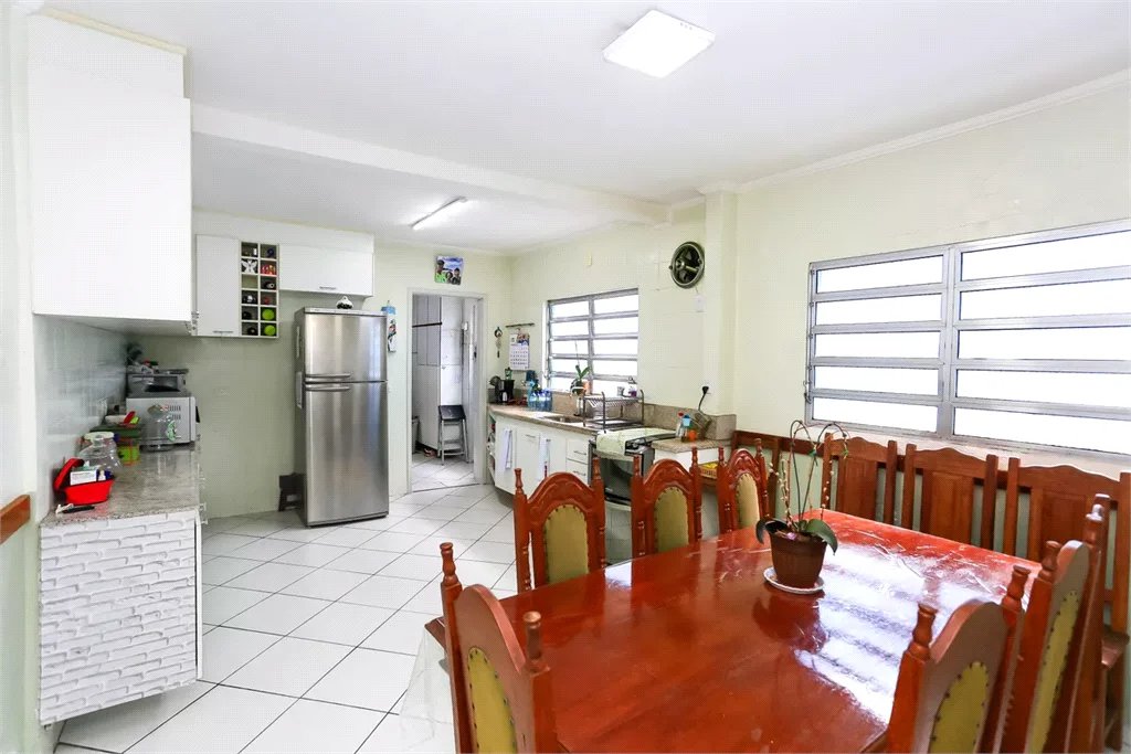 Sobrado à venda com 4 quartos, sendo 1 suíte,  em Vila Sônia, São Paulo, SP