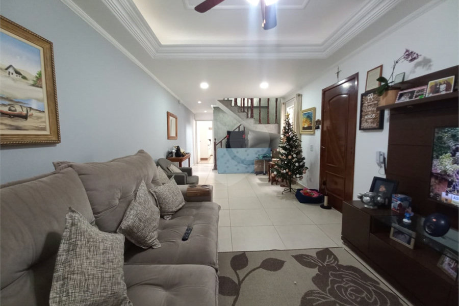 Sobrado Espaçoso na Vila Lúcia com 3 quartos/1 suíte área gourmet e 2 vagas de garagem