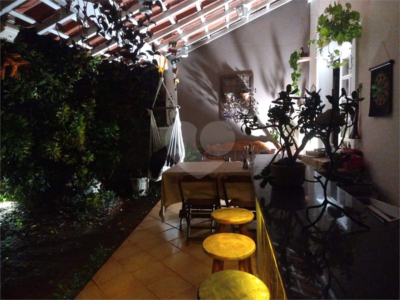 Casa térrea no Condomínio Parque dos Ipês.