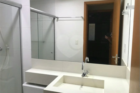 APARTAMENTO MOBILIADO EM FRENTE AO SHOPPING 02 DORMITÒRIOS