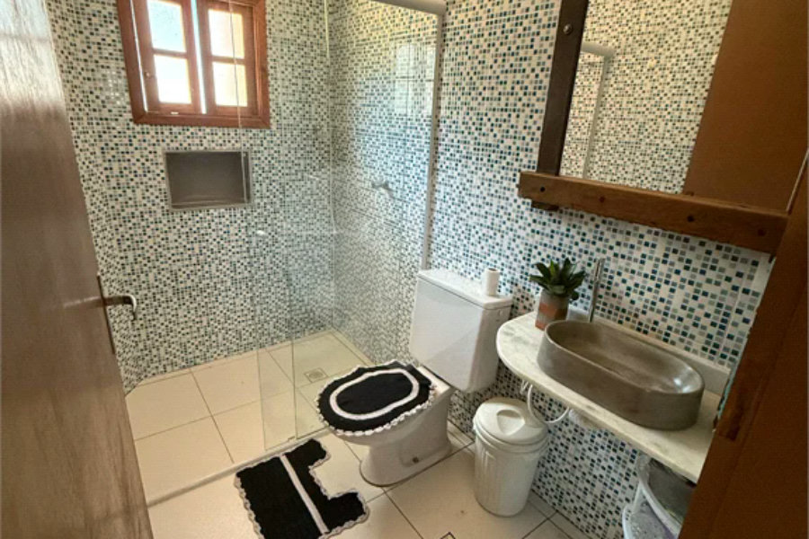 Casa à venda com 4 quartos, sendo 1 suíte,  em Costa do Sol, Bertioga, SP