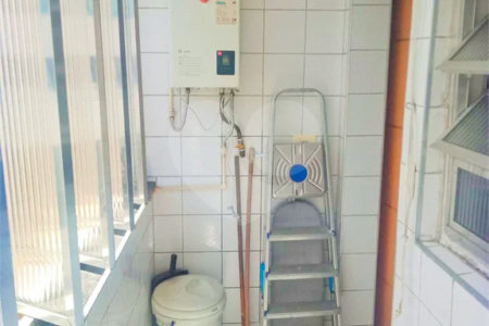 Apartamento na Consolação com 2 quartos, varanda, sem vaga.