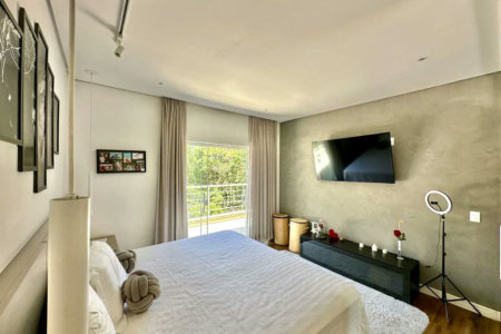 Magnífica Casa Contemporânea na Fazendinha - 4dorms | 3 Suites | Gourmet, piscina, lareira, hóspedes, escritório! Muito Verde e Tranquilidade em um dos melhores condominios da Região .
