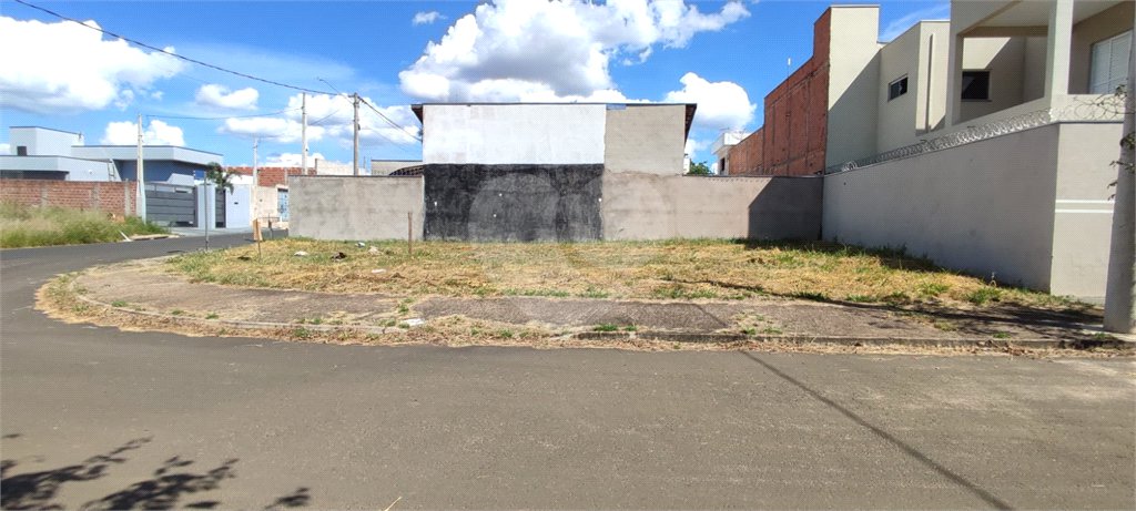Terreno à Venda em São Carlos, no bairro Parque dos Flamboyants