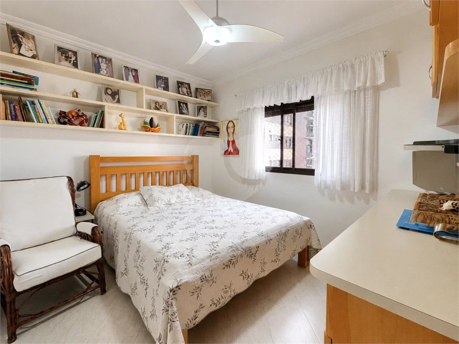 Apartamento de 184 m² em andar alto com 4 dormitórios e 3 vagas em Perdizes