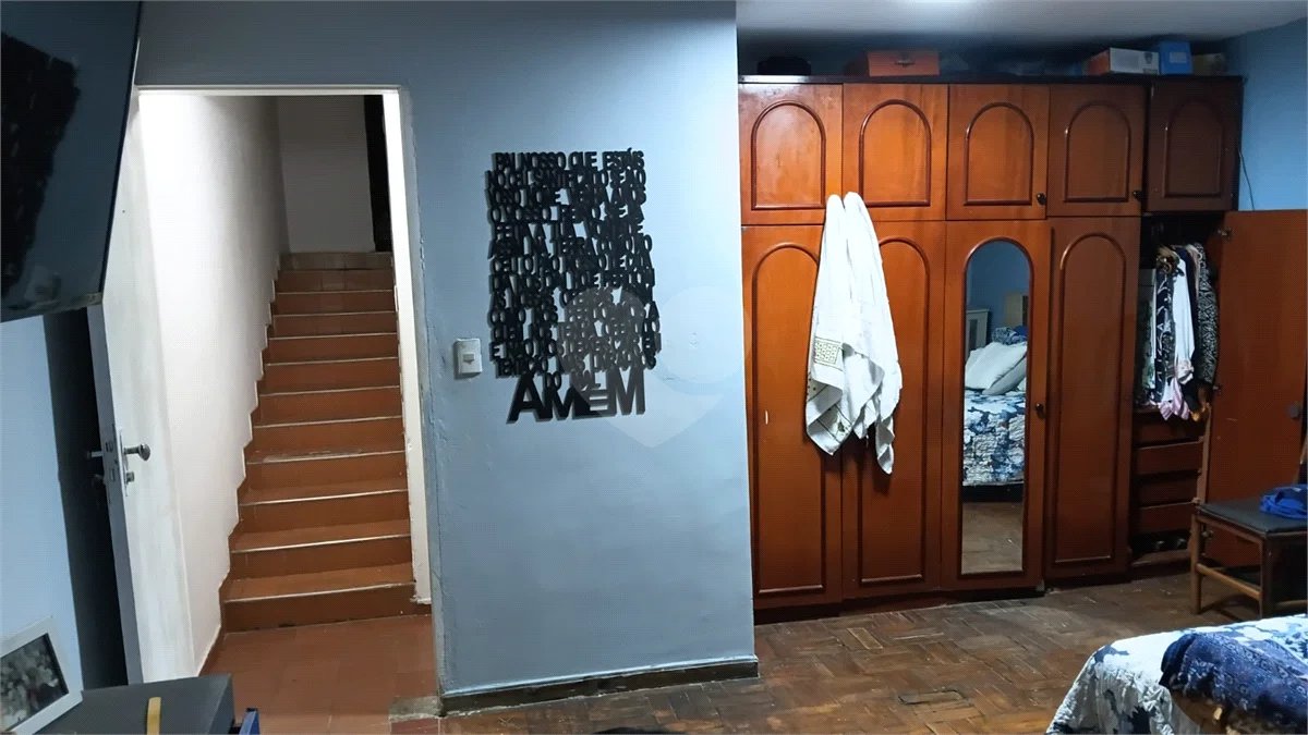 IMÓVEL COM SOBRADO + OUTRA CASA NO TERRENO, ÓTIMA PARA RENDA OU FAMÍLIA GRANDE
