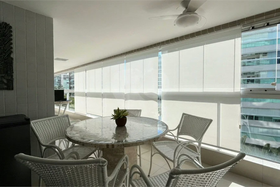 Apartamento à venda com 3 quartos, sendo 2 suítes,  em Riviera de São Lourenço, Bertioga, SP
