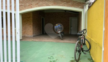 Casa à venda com 2 quartos, sendo 1 suíte,  no condomínio Casa, Ubatuba - SP