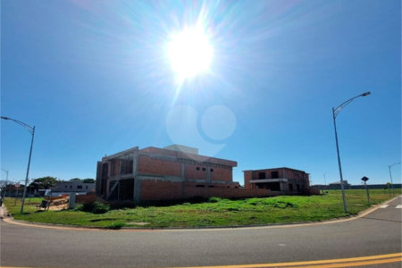 Indaiatuba - Loteamento no Jardim Park Meraki - Excelente oportunidade! Lote espaçoso de 342,12m² disponível por apenas R$ 577.945,00 - Localizado em uma região privilegiada, com IPTU - R$ 300,23 e condomínio - R$ 862,83 - Além disso, sua localização é extremamente conveniente, a apenas 2 minutos