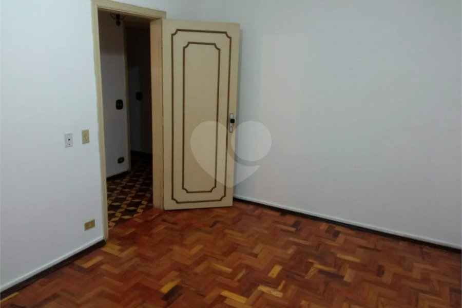Excelente Sobrado com 04 suítes. Venha fazer uma visita.