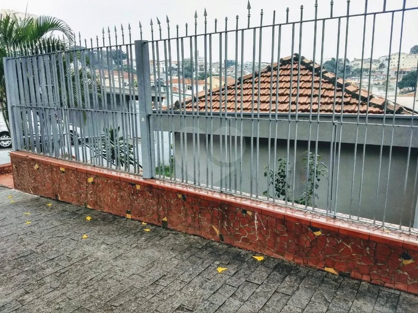 CASA TÉRREA À VENDA NA MOOCA - COM PORTEIRA FECHADA.