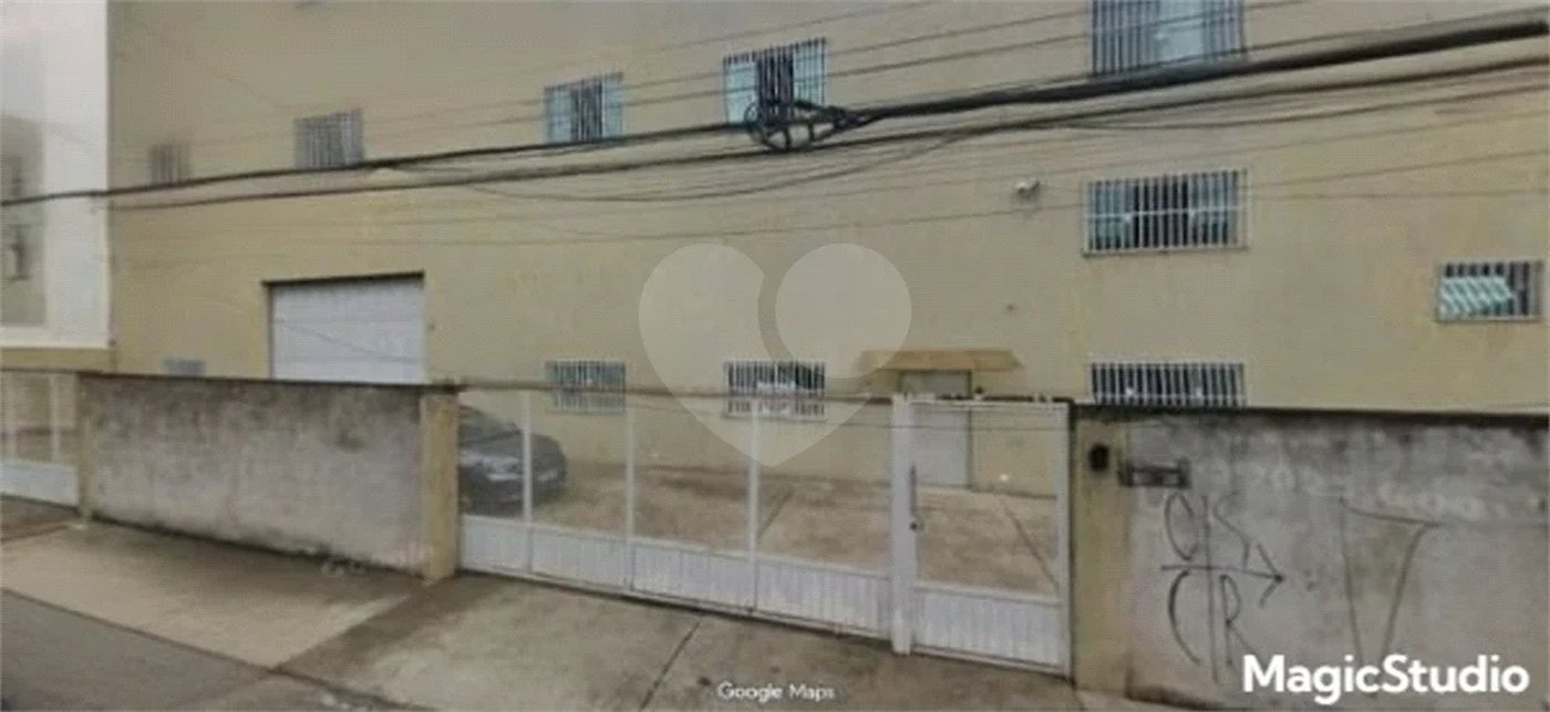 Galpão com 1155m² , 6 banheiros , sendo 2 vestiários , atualmente com 13 vagas , podendo chegar a 17 , à venda na Vila Principe de Gales em Santo André.