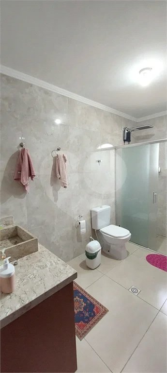 Sobrado espaçoso em São Miguel Paulista com 5 dormitórios e 5 vagas.
