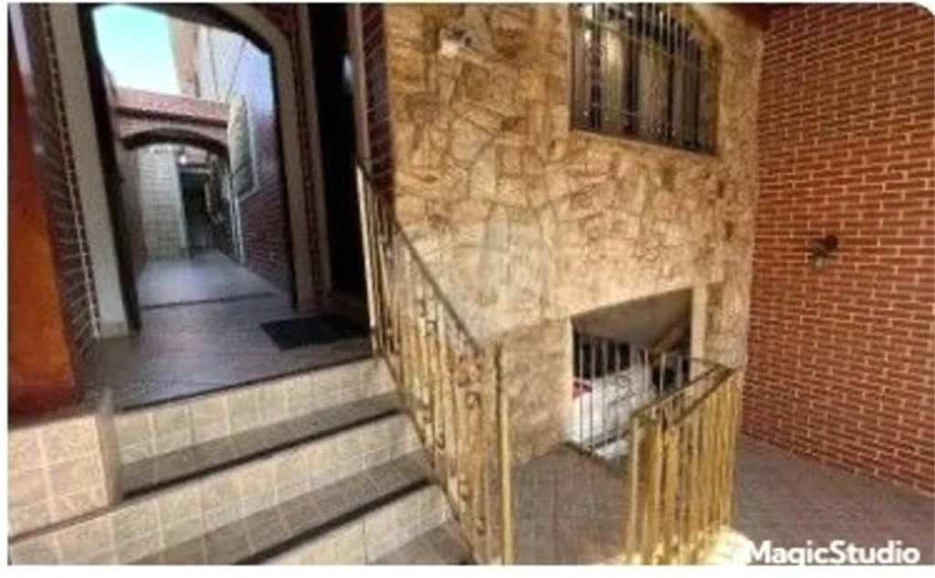 Sobrado com 234m², 3 dormitórios, sendo 1 suíte, 2 vagas, à venda na Vila Ema.