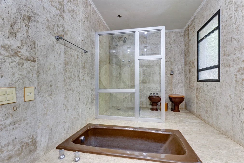 Sobrado à venda ou para alugar com 4 quartos, sendo 2 suítes, em Alto da Boa Vista, São Paulo, SP