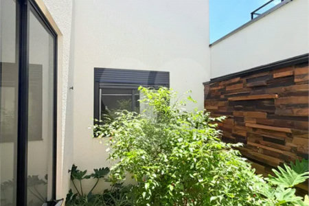 Casa térrea com 3 suítes no Condomínio Residencial Viena em Indaiatuba-SP - Acabamento de alto padrão - R$ 1.690.000,00 - AT 250 m² - AC 158 m² - 3 suítes,, sendo 1 suíte master com closet - Sala para dois ambientes (estar e jantar) - Cozinha planejada com ilha cooktop, forno elétrico e micro-ondas,