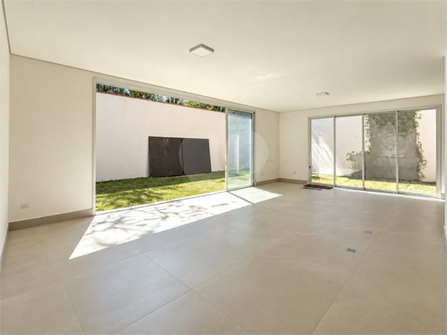 Casa à venda com 4 suítes no condomínio Vila Toscana, São Paulo - SP