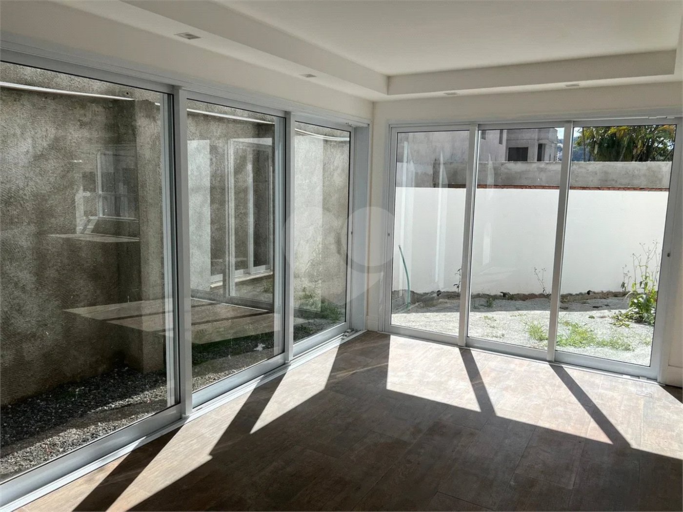 Residencial Tremembe Casa Linda - 255 mts - 04 dormit sendo 02 suites , 5 wcs - 04 vagas