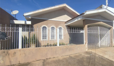 Casa de Vila à venda com 3 quartos, sendo 1 suíte, em Vila Nossa Senhora de Fátima, São Carlos, SP