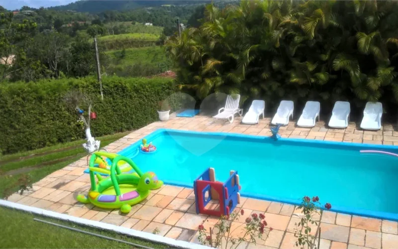 Sítio à venda em Santa Isabel com 2.700m² | Piscina | Casa de Caseiro | Excelente para lazer ou investimento