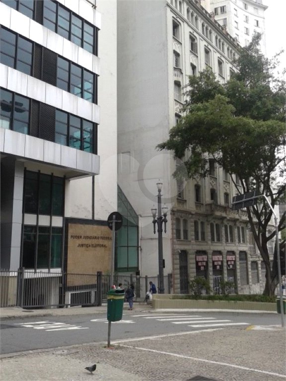 Studio / Kitnet No Centro em Frente ao Metrô