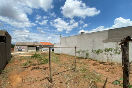 Terreno com 250,00 m² de área total.