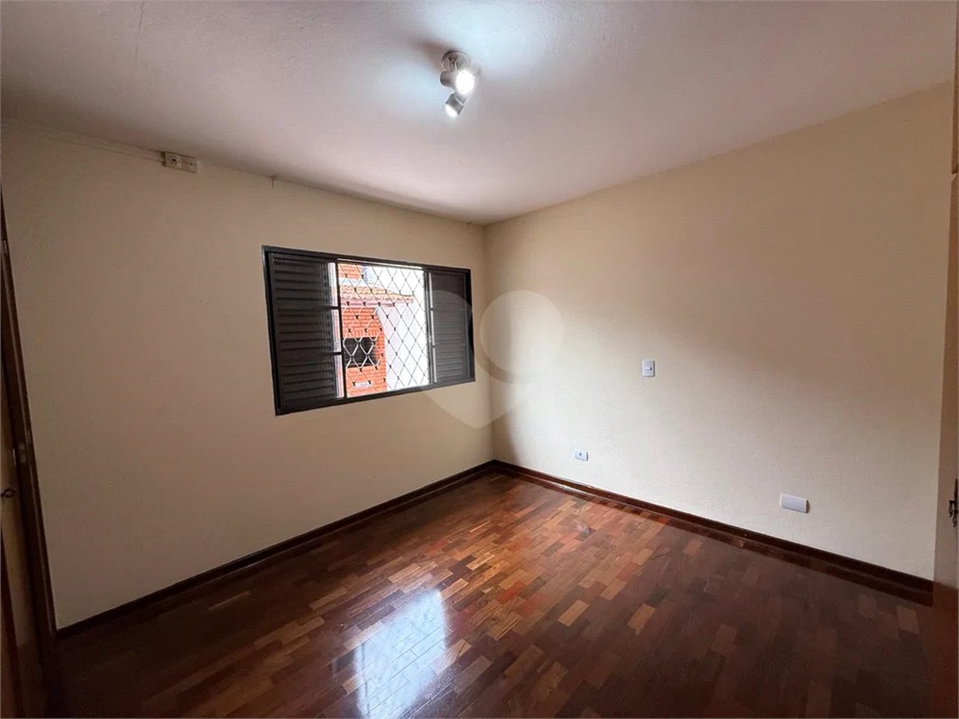 Excelente Casa de Esquina na Vila Monteiro – Oportunidade para Moradia ou Comércio