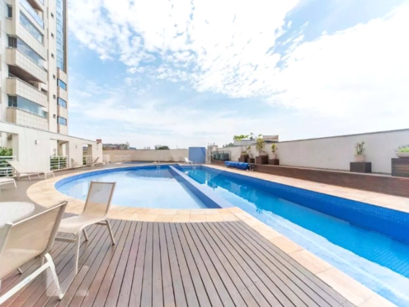 Apartamento á venda MOBILIADO com 128m², 3 suítes, 2 vagas, no centro de Santo André