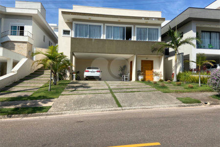 Linda casa Condomínio Santa Isabel I