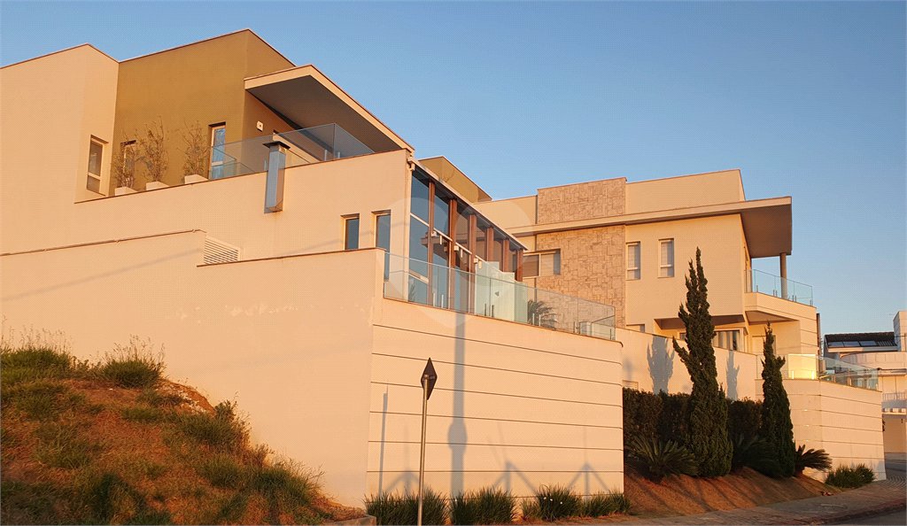 CASA A VENDA NO URBANOVA, CONDOMINIO JAGUARY, 4 DORMITORIOS, 4 SUITES, 5 VAGAS, PISCINA, SJC