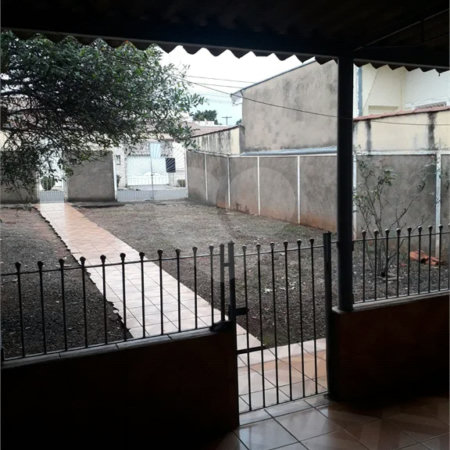Casa térrea com amplo terreno