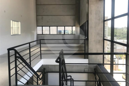 Galpão industrial com renda à venda em Cotia