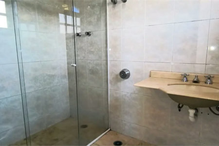 Casa à venda com 187m², 3 quartos, 2 suítes e 2 vagas de garagem próximo à USP