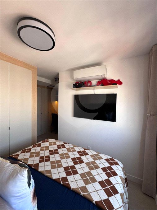 Apartamento á venda de 81m2 no Ipiranga com 2 dorms, 2 suítes, 3 banheiros, 2 vagas. Estuda permuta.
