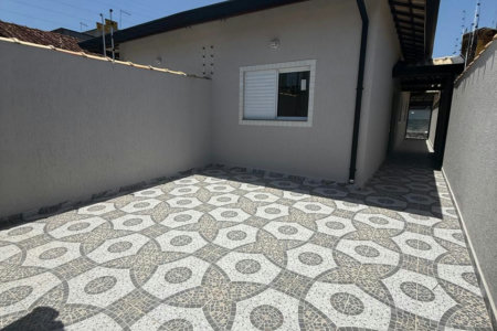 🏖️ Oportunidade Imperdível em Itanhaém – Casa com Piscina à Venda!