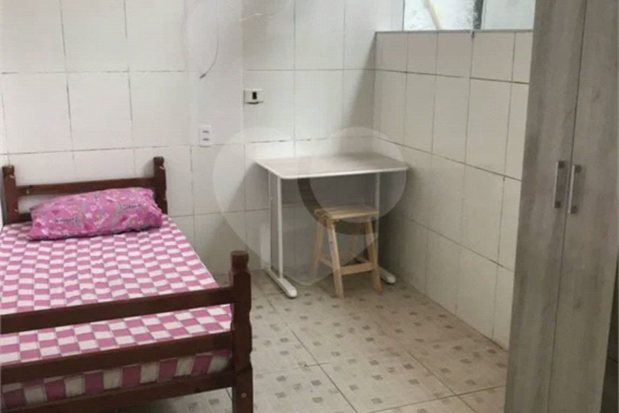 Imóvel Comercial para Venda ou Locação em ótima localização na Rua Palacete das Águias, 300.