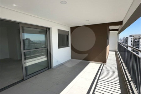 Apartamento com 125m², 3 dormitórios, sendo 3 suítes, 2 vagas, à venda na Moóca.