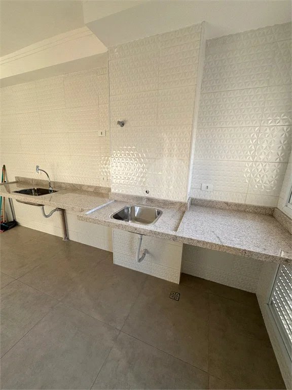 Vende-se apartamento no Edifício Residencial Flor do Ipê