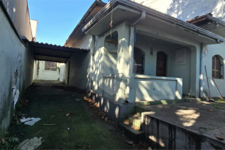 Casa antiga a venda