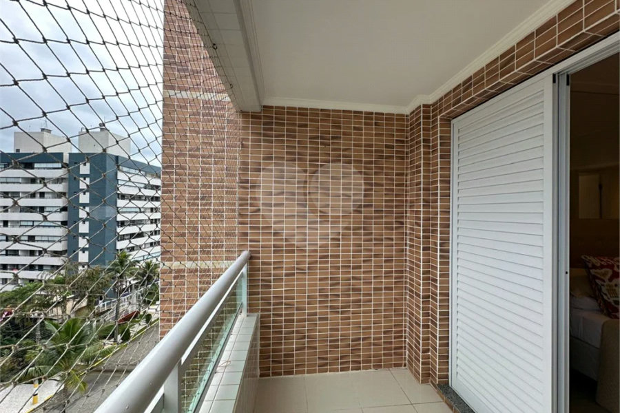 Apartamento à venda com 3 quartos, sendo 2 suítes,  em Riviera de São Lourenço, Bertioga, SP